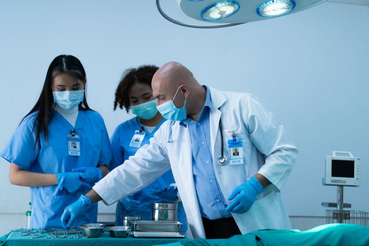 Supervised clinical teaching supporting doctor pathway development in hair restoration.